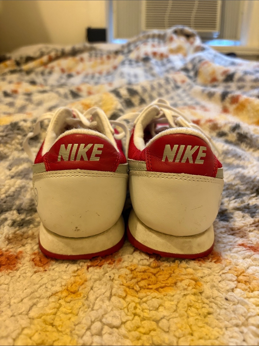 Nike Women’s Red and White Low-Profile Runner Sneakers 9.5 - Picture 5 of 6